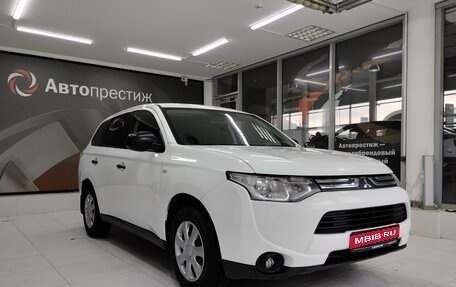 Mitsubishi Outlander III рестайлинг 3, 2013 год, 1 350 000 рублей, 1 фотография