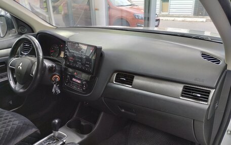 Mitsubishi Outlander III рестайлинг 3, 2013 год, 1 350 000 рублей, 16 фотография