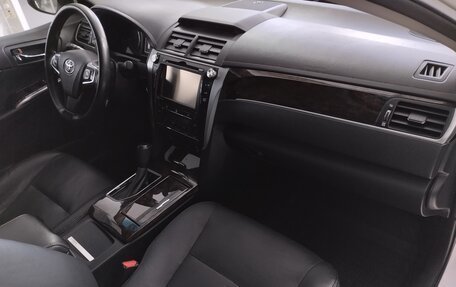 Toyota Camry, 2017 год, 2 600 000 рублей, 9 фотография