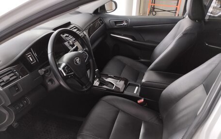 Toyota Camry, 2017 год, 2 600 000 рублей, 7 фотография