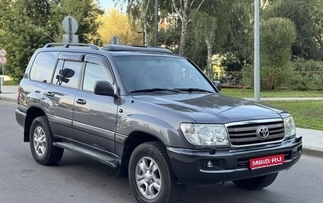 Toyota Land Cruiser 100 рестайлинг 2, 2005 год, 1 890 000 рублей, 1 фотография