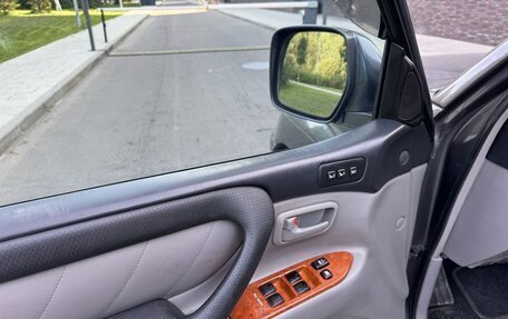 Toyota Land Cruiser 100 рестайлинг 2, 2005 год, 1 890 000 рублей, 22 фотография