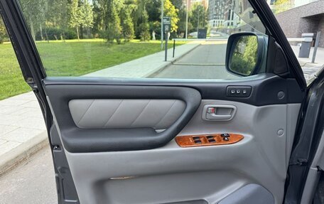 Toyota Land Cruiser 100 рестайлинг 2, 2005 год, 1 890 000 рублей, 21 фотография