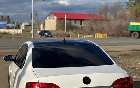 Volkswagen Jetta VI, 2011 год, 750 000 рублей, 2 фотография