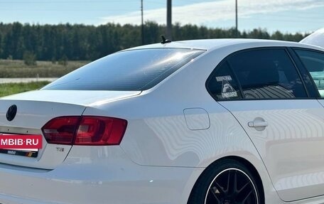 Volkswagen Jetta VI, 2011 год, 750 000 рублей, 11 фотография