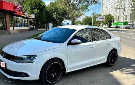 Volkswagen Jetta VI, 2011 год, 750 000 рублей, 13 фотография