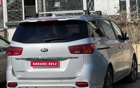 KIA Carnival III, 2019 год, 2 100 000 рублей, 2 фотография