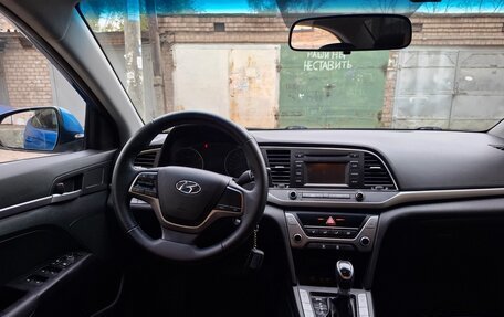 Hyundai Elantra VI рестайлинг, 2016 год, 1 000 000 рублей, 6 фотография