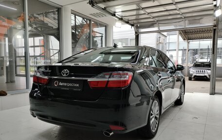 Toyota Camry, 2017 год, 2 300 000 рублей, 4 фотография