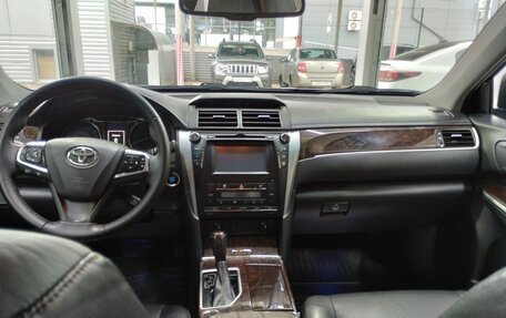 Toyota Camry, 2017 год, 2 300 000 рублей, 7 фотография