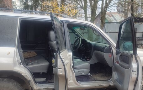 Toyota Land Cruiser 100 рестайлинг 2, 2002 год, 1 100 000 рублей, 6 фотография