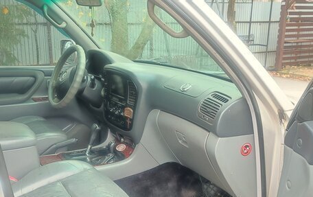 Toyota Land Cruiser 100 рестайлинг 2, 2002 год, 1 100 000 рублей, 4 фотография