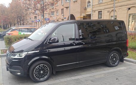 Volkswagen Multivan T6 рестайлинг, 2020 год, 6 000 000 рублей, 2 фотография