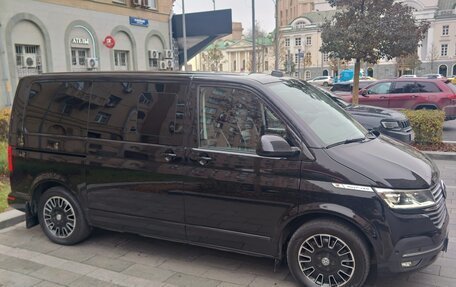 Volkswagen Multivan T6 рестайлинг, 2020 год, 6 000 000 рублей, 4 фотография