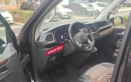 Volkswagen Multivan T6 рестайлинг, 2020 год, 6 000 000 рублей, 13 фотография