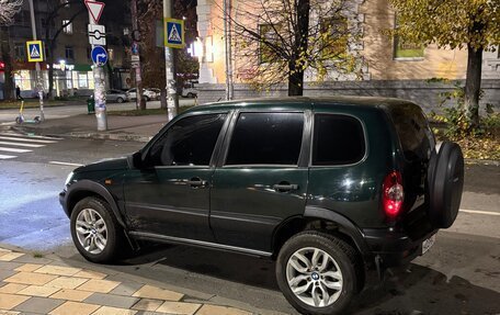 Chevrolet Niva I рестайлинг, 2004 год, 240 000 рублей, 3 фотография