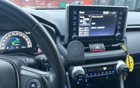 Toyota RAV4, 2021 год, 3 600 000 рублей, 6 фотография