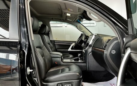 Toyota Land Cruiser 200, 2018 год, 6 849 000 рублей, 14 фотография