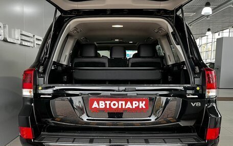 Toyota Land Cruiser 200, 2018 год, 6 849 000 рублей, 7 фотография