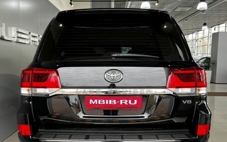 Toyota Land Cruiser 200, 2018 год, 6 849 000 рублей, 6 фотография