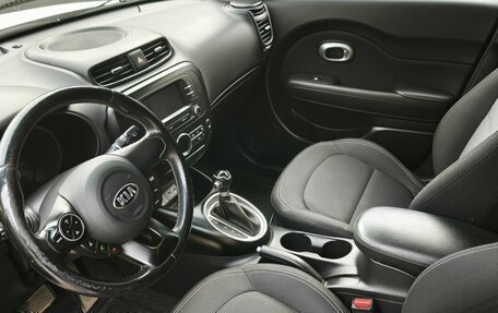 KIA Soul II рестайлинг, 2017 год, 1 300 000 рублей, 19 фотография