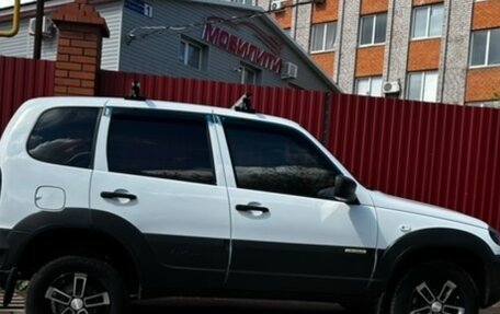 Chevrolet Niva I рестайлинг, 2017 год, 700 000 рублей, 3 фотография