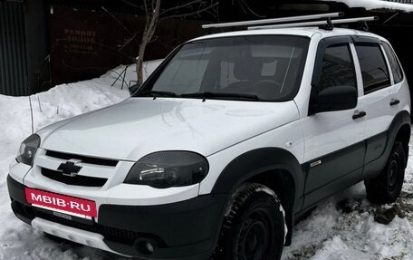 Chevrolet Niva I рестайлинг, 2017 год, 700 000 рублей, 2 фотография