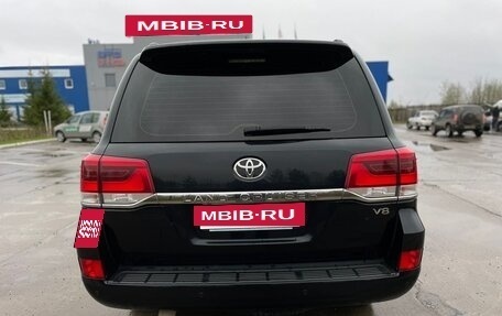 Toyota Land Cruiser 200, 2016 год, 8 950 000 рублей, 2 фотография