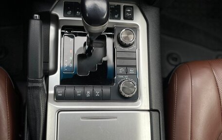 Toyota Land Cruiser 200, 2016 год, 8 950 000 рублей, 10 фотография