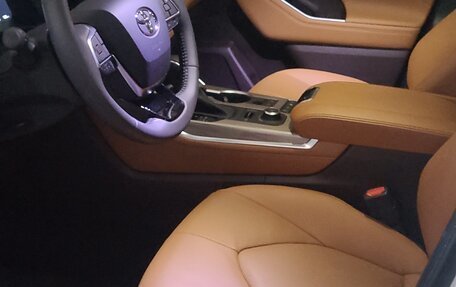 Toyota Highlander, 2025 год, 6 390 000 рублей, 2 фотография