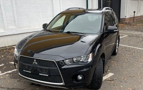 Mitsubishi Outlander III рестайлинг 3, 2010 год, 1 130 000 рублей, 2 фотография