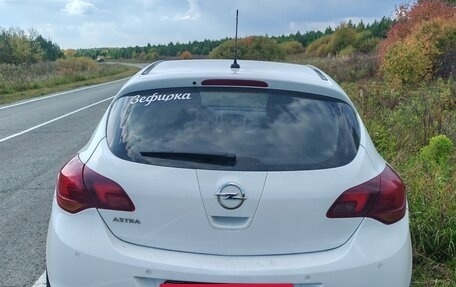 Opel Astra J, 2011 год, 650 000 рублей, 6 фотография