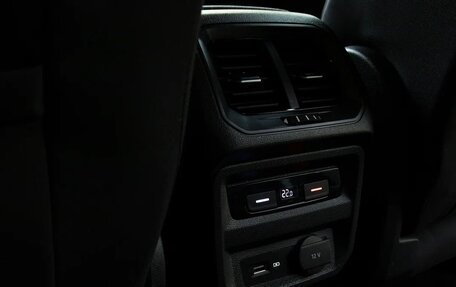 Volkswagen Tiguan II, 2019 год, 2 250 000 рублей, 13 фотография