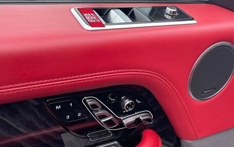 Land Rover Range Rover IV рестайлинг, 2018 год, 8 800 000 рублей, 12 фотография