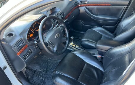 Toyota Avensis III рестайлинг, 2005 год, 545 000 рублей, 8 фотография