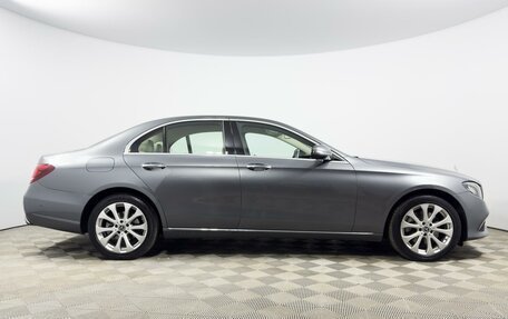 Mercedes-Benz E-Класс, 2018 год, 3 150 000 рублей, 5 фотография