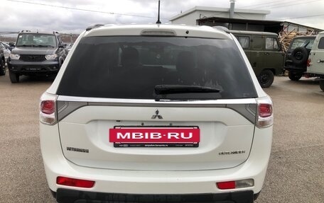 Mitsubishi Outlander III рестайлинг 3, 2013 год, 1 290 000 рублей, 4 фотография