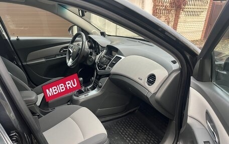 Chevrolet Cruze II, 2010 год, 690 000 рублей, 10 фотография