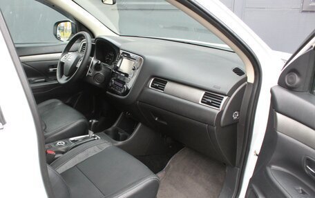 Mitsubishi Outlander III рестайлинг 3, 2014 год, 1 890 000 рублей, 5 фотография