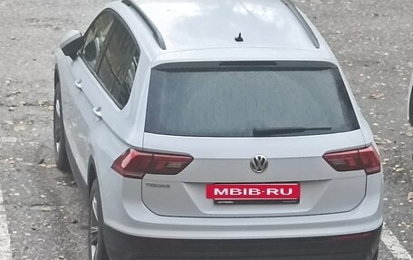 Volkswagen Tiguan II, 2019 год, 2 400 000 рублей, 2 фотография