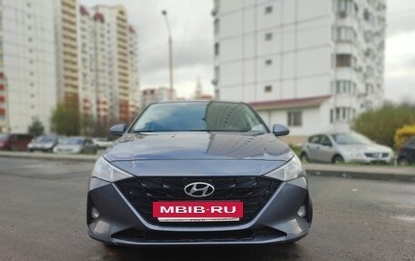 Hyundai Solaris II рестайлинг, 2021 год, 1 530 000 рублей, 2 фотография