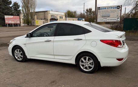 Hyundai Solaris II рестайлинг, 2014 год, 1 050 000 рублей, 4 фотография