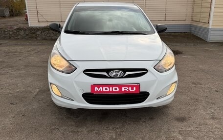 Hyundai Solaris II рестайлинг, 2014 год, 1 050 000 рублей, 2 фотография