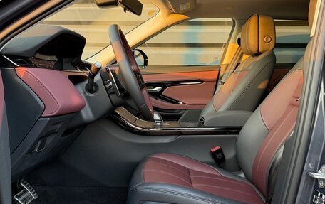 Land Rover Range Rover Evoque II, 2025 год, 7 350 000 рублей, 8 фотография