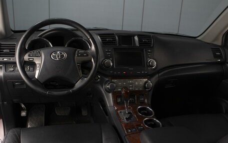 Toyota Highlander III, 2013 год, 1 990 000 рублей, 6 фотография