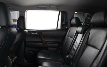 Toyota Highlander III, 2013 год, 1 990 000 рублей, 10 фотография