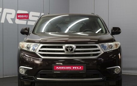 Toyota Highlander III, 2013 год, 1 990 000 рублей, 3 фотография