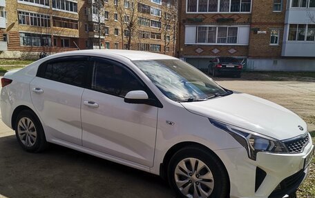 KIA Rio IV, 2021 год, 1 700 000 рублей, 2 фотография