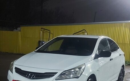 Hyundai Solaris II рестайлинг, 2015 год, 600 000 рублей, 1 фотография