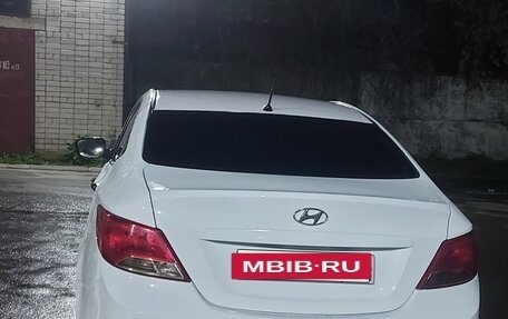 Hyundai Solaris II рестайлинг, 2015 год, 600 000 рублей, 4 фотография